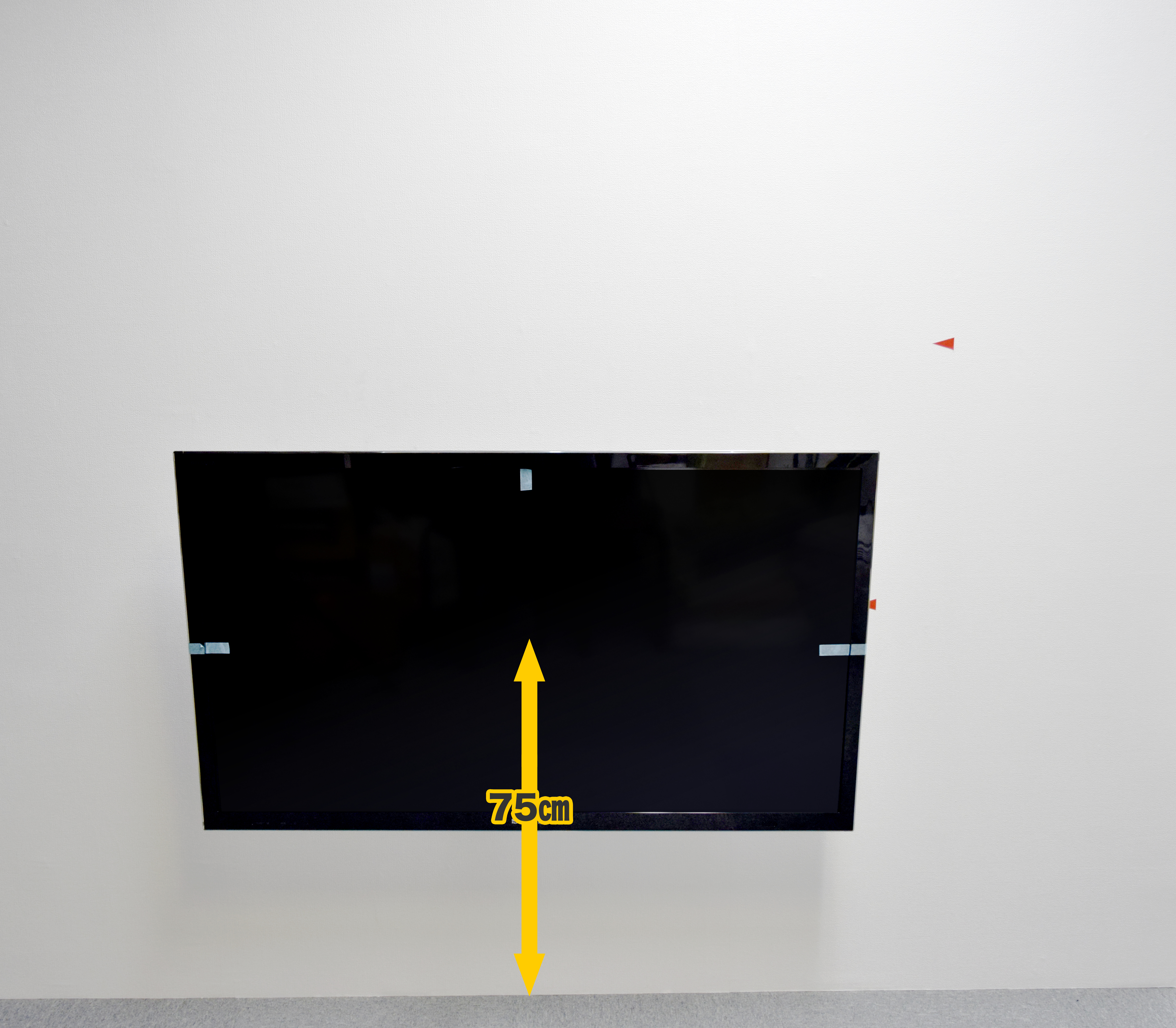 床からテレビの中心まで75cmの壁掛けテレビ